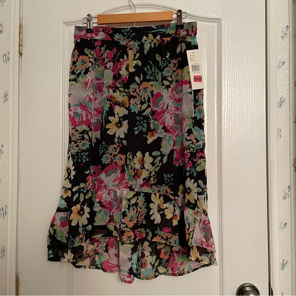 Notations Asymmetrical Floral Skirt - Black and Pink